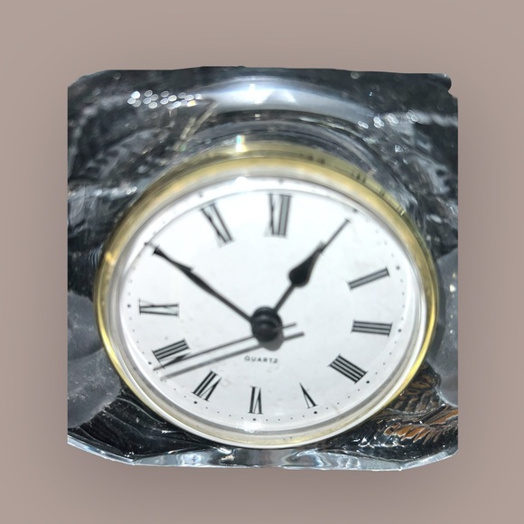 Glass Quartz Clock - Picture 3 of 14